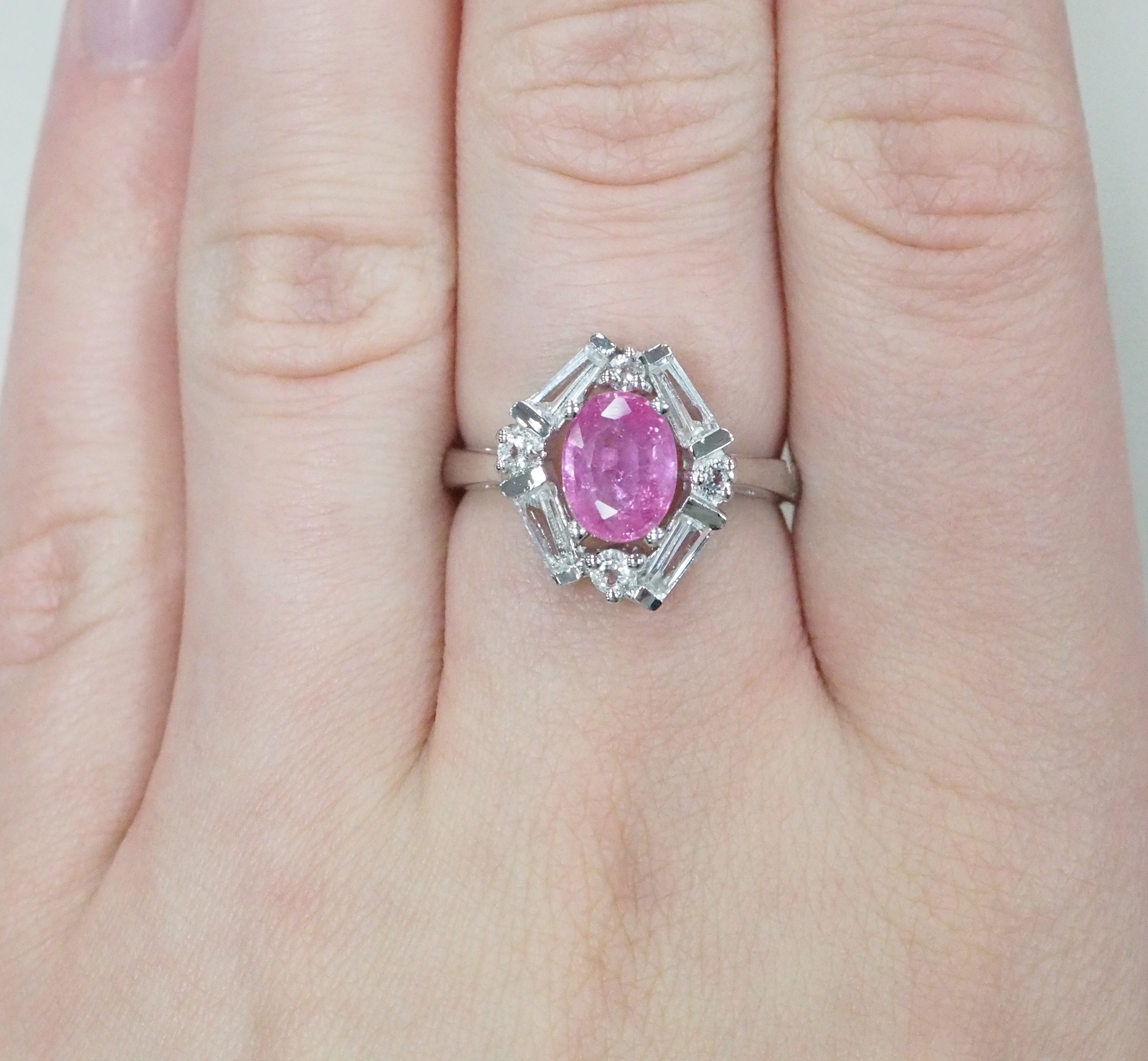 Серебряное кольцо с розовым сапфиром